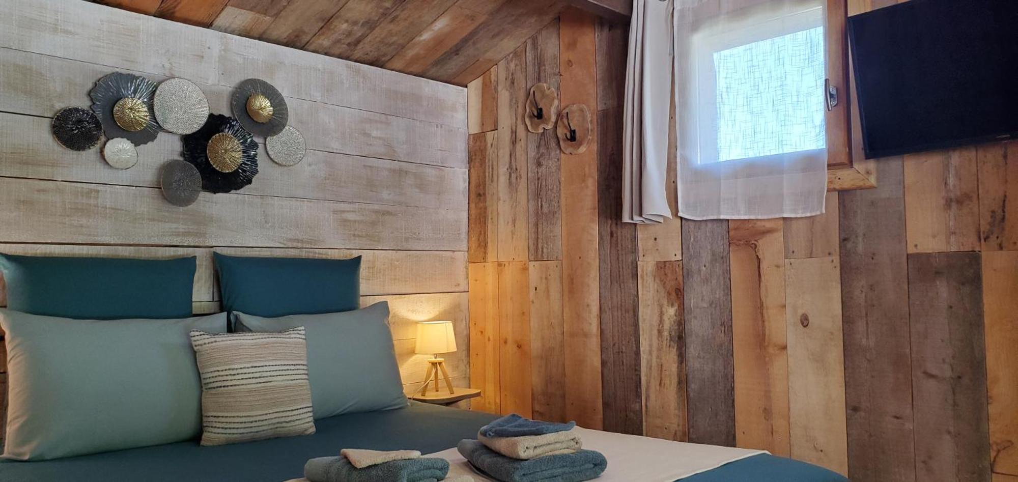 Moulin De Bonfilhon Bed & Breakfast Cornillon-Confoux Luaran gambar